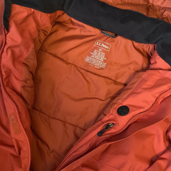 Ll bean jacket beautiful jacket has couple stains on one sleeve! - Picture 4 of 4